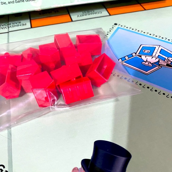 MONOPOLY GAME VTG 2013 CLASSIC CAT TOKEN INCLUDED GAME IS COMPLETE, SEALED CARDS - Picture 7 of 16